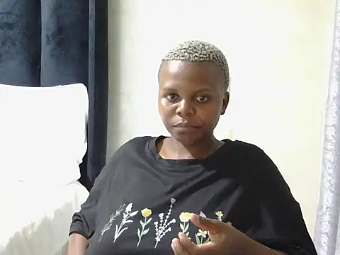 DarkAndLovelyBunny online show from 10/17/25, 02:59