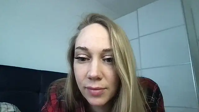 Snapshot of Engel_13 chatting on 02/21/25, 10:39 Engel 13 online show from 02/21/25, 10:39