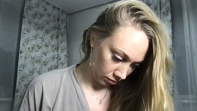 Snapshot of Engel_13 chatting on 02/24/25, 07:19 Engel 13 online show from 02/24/25, 07:19