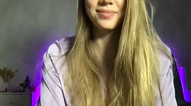 Snapshot of Engel_13 chatting on 03/22/25, 08:04 Engel 13 online show from 03/22/25, 08:04