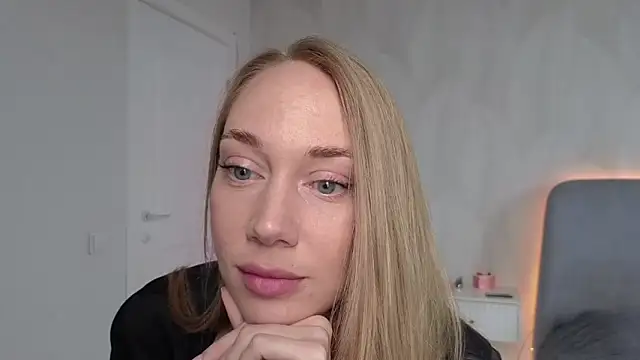 Snapshot of Engel_13 chatting on 09/15/25, 09:42 Engel 13 online show from 09/15/25, 09:42