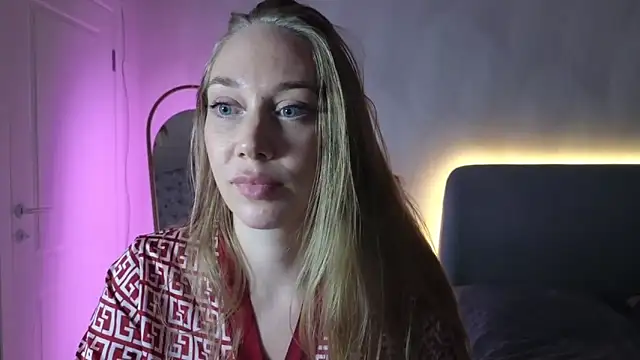 Snapshot of Engel_13 chatting on 10/06/25, 09:01 Engel 13 online show from 10/06/25, 09:01