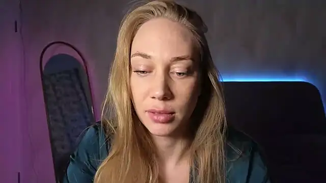 Snapshot of Engel_13 chatting on 10/11/25, 07:12 Engel 13 online show from 10/11/25, 07:12