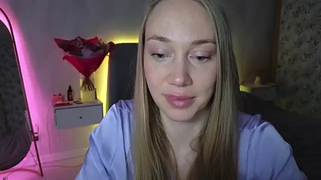 Snapshot of Engel_13 chatting on 10/18/25, 05:14 Engel 13 online show from 10/18/25, 05:14