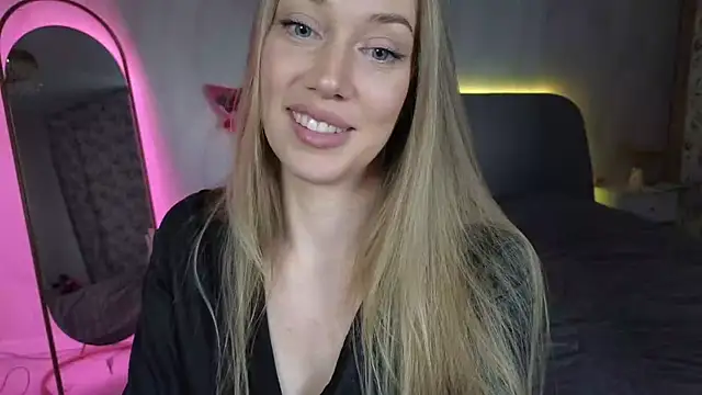 Snapshot of Engel_13 chatting on 10/19/25, 01:34 Engel 13 online show from 10/19/25, 01:34