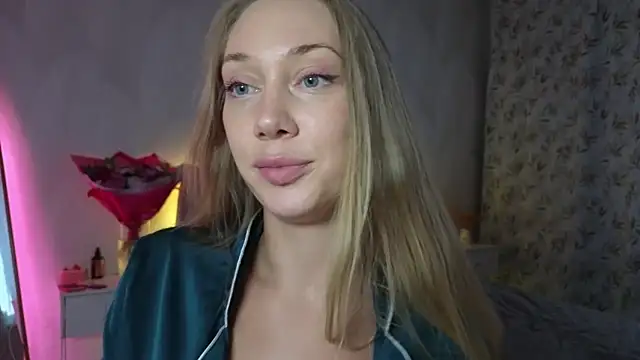 Snapshot of Engel_13 chatting on 10/23/25, 02:05 Engel 13 online show from 10/23/25, 02:05