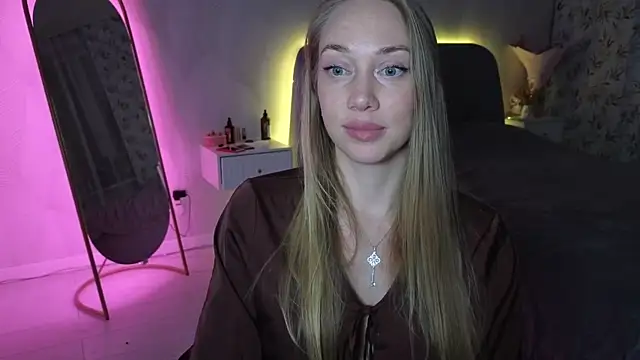 Snapshot of Engel_13 chatting on 11/10/25, 06:40 Engel 13 online show from 11/10/25, 06:40