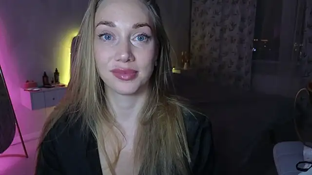 Snapshot of Engel_13 chatting on 11/17/25, 05:30 Engel 13 online show from 11/17/25, 05:30