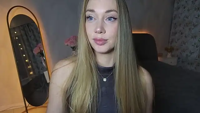 Snapshot of Engel_13 chatting on 12/03/25, 02:37 Engel 13 online show from 12/03/25, 02:37