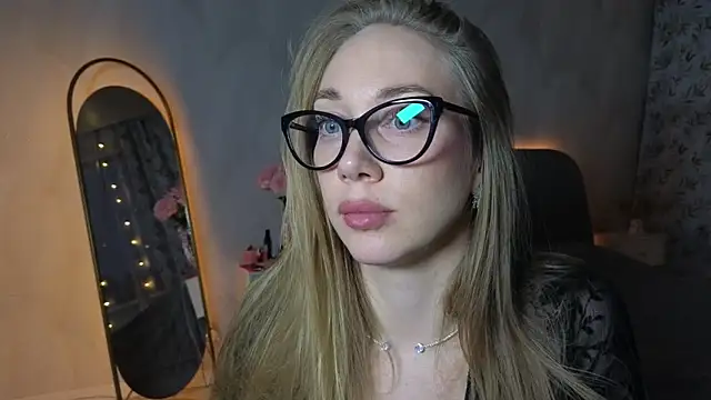 Snapshot of Engel_13 chatting on 12/04/25, 01:31 Engel 13 online show from 12/04/25, 01:31