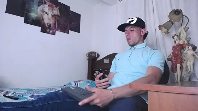 Snapshot of Bull_Xvi chatting on 11/17/25, 03:01 Bull Xvi online show from 11/17/25, 03:01