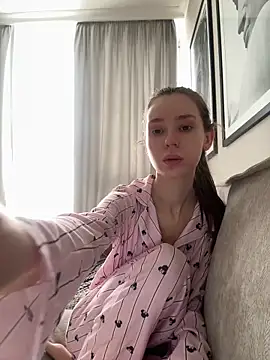 RosieMills online show from 03/04/26, 07:58