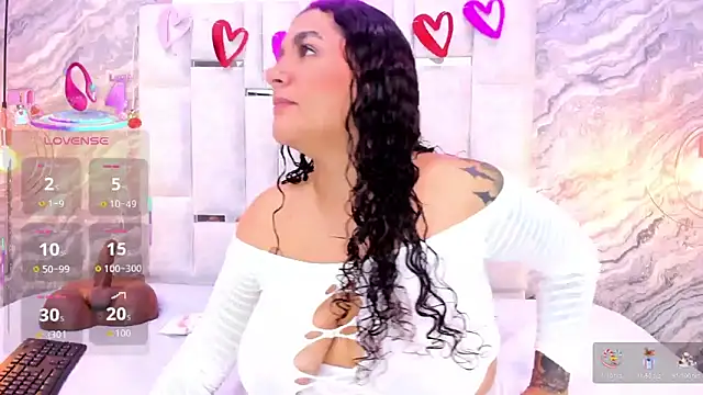 Snapshot of MelissaBloomm chatting on 04/01/26, 01:41 MelissaBloomm online show from 04/01/26, 01:41