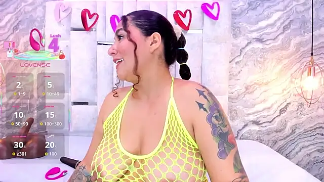 Snapshot of MelissaBloomm chatting on 04/08/26, 02:06 MelissaBloomm online show from 04/08/26, 02:06