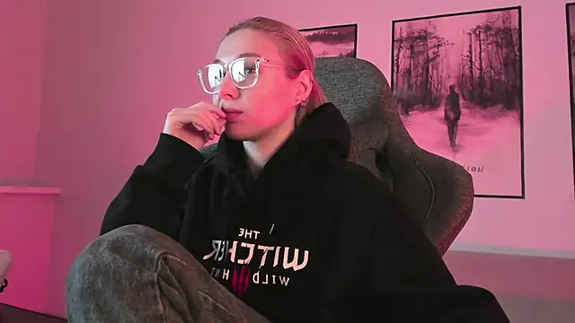 PhilippaAdamas online show from 03/01/25, 05:42