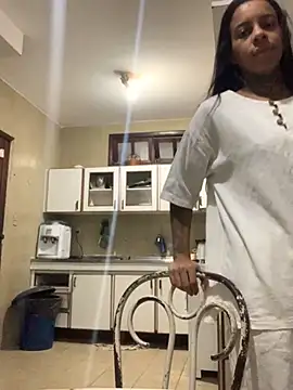 Snapshot of casalshowtime2 chatting on 10/22/25, 07:52 casalshowtime2 online show from 10/22/25, 07:52