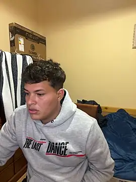 Snapshot of kjccuboy2000 chatting on 02/06/25, 10:32 kjccuboy2000 online show from 02/06/25, 10:32