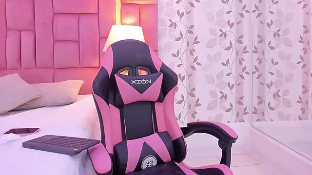 ArianaFranco online show from 11/08/25, 01:22