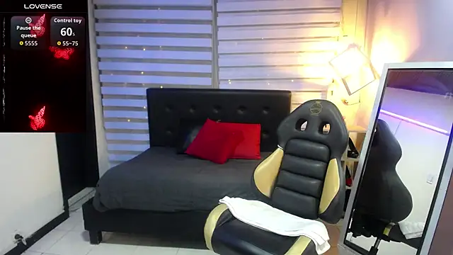 Cute Angell  online show from 10/21/25, 12:17