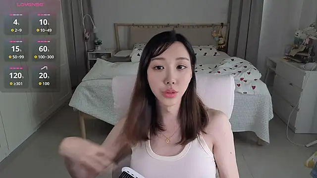 Snapshot of joycemilka chatting on 02/26/26, 06:34 joycemilka online show from 02/26/26, 06:34