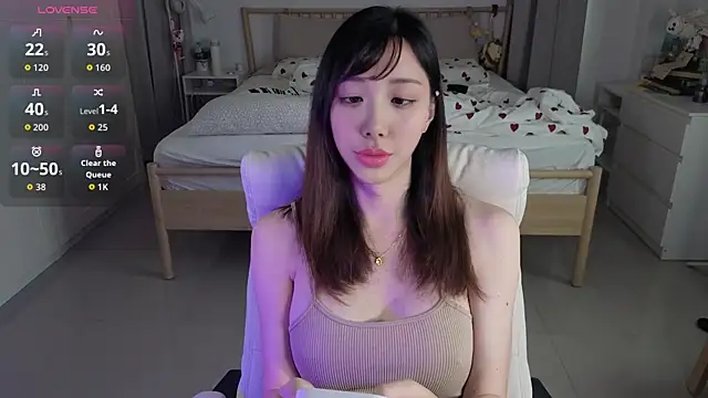 Snapshot of joycemilka chatting on 06/18/26, 06:35 joycemilka online show from 06/18/26, 06:35