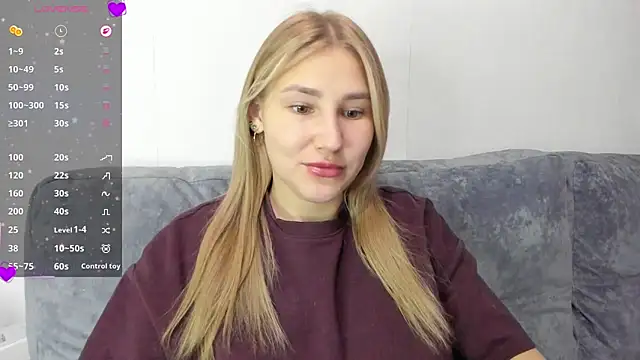 Snapshot of And1sa chatting on 12/19/25, 08:21 And1sa online show from 12/19/25, 08:21