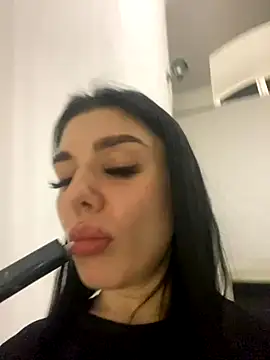 Snapshot of MaeveMoon chatting on 10/31/25, 04:08 MaeveMoon online show from 10/31/25, 04:08