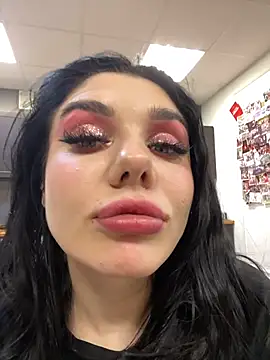 Snapshot of MaeveMoon chatting on 01/10/26, 05:37 MaeveMoon online show from 01/10/26, 05:37