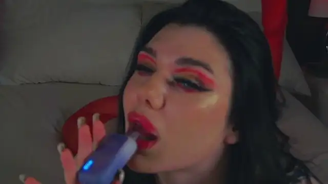 Snapshot of MaeveMoon chatting on 01/11/26, 06:35 MaeveMoon online show from 01/11/26, 06:35