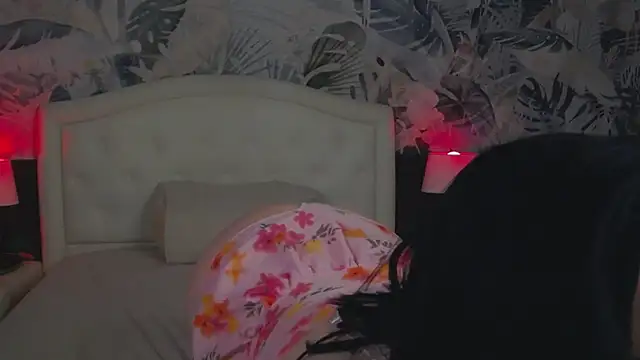 Snapshot of MaeveMoon chatting on 04/07/26, 06:30 MaeveMoon online show from 04/07/26, 06:30