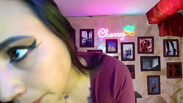 Snapshot of cherryy_bombshelll chatting on 09/16/25, 05:36 cherryy bombshelll online show from 09/16/25, 05:36