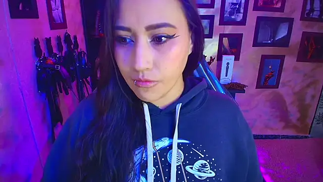 Snapshot of cherryy_bombshelll chatting on 10/07/25, 03:42 cherryy bombshelll online show from 10/07/25, 03:42