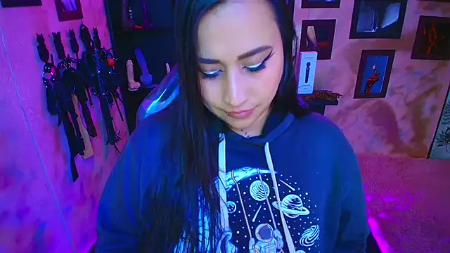 Snapshot of cherryy_bombshelll chatting on 10/17/25, 06:21 cherryy bombshelll online show from 10/17/25, 06:21