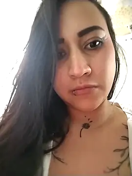 Snapshot of cherryy_bombshelll chatting on 12/14/25, 06:34 cherryy bombshelll online show from 12/14/25, 06:34