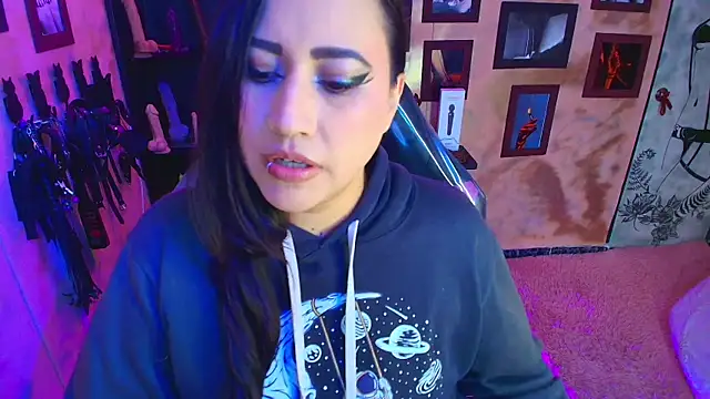 Snapshot of cherryy_bombshelll chatting on 01/07/26, 05:15 cherryy bombshelll online show from 01/07/26, 05:15