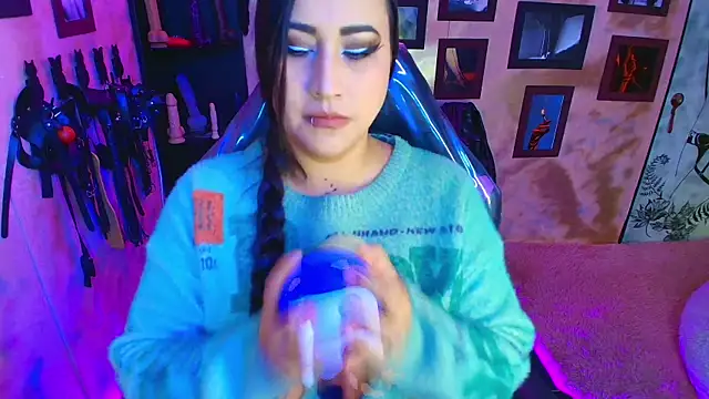 Snapshot of cherryy_bombshelll chatting on 02/05/26, 04:11 cherryy bombshelll online show from 02/05/26, 04:11