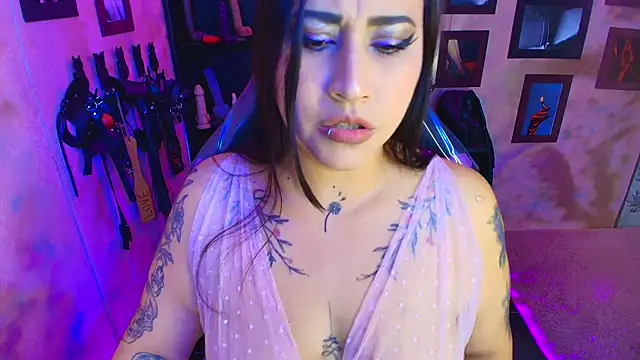 Snapshot of cherryy_bombshelll chatting on 02/10/26, 05:39 cherryy bombshelll online show from 02/10/26, 05:39