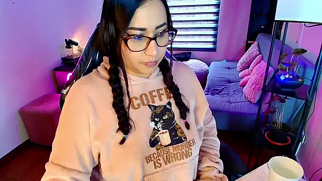 Snapshot of cherryy_bombshelll chatting on 05/07/26, 03:39 cherryy bombshelll online show from 05/07/26, 03:39