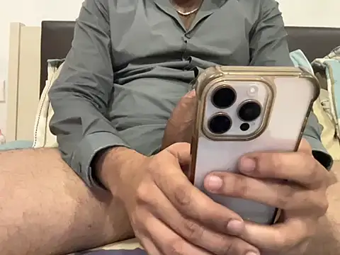 Snapshot of iamabigdickindian chatting on 09/25/25, 06:00 iamabigdickindian online show from 09/25/25, 06:00