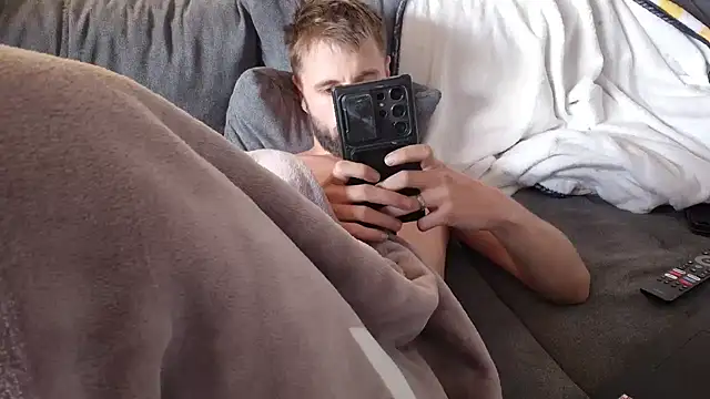 ademandjulia online show from 10/30/25, 03:35