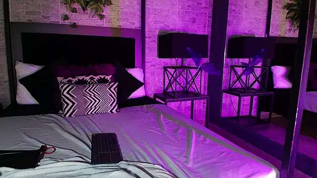 Snapshot of Hellen_Hell_ chatting on 03/20/25, 10:07 Hellen Hell online show from 03/20/25, 10:07