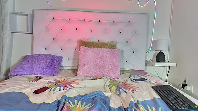 Snapshot of ariana_smiith chatting on 02/24/25, 10:25 ariana smiith online show from 02/24/25, 10:25