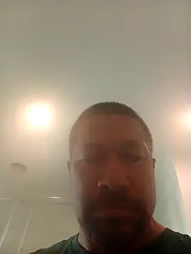 Snapshot of Olly4200 chatting on 03/31/26, 01:51 Olly4200 online show from 03/31/26, 01:51