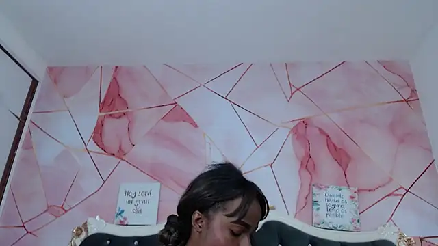 LindaBird online show from 11/03/25, 10:21