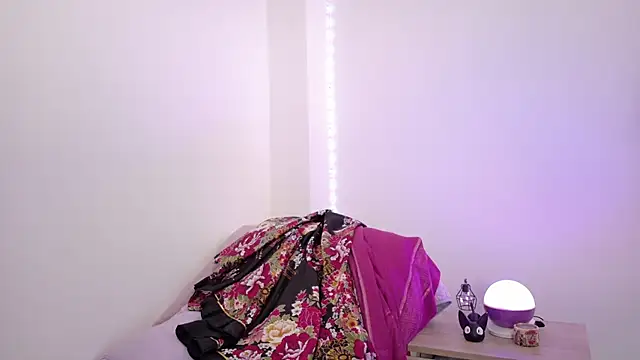 Snapshot of oishii_ambar chatting on 10/24/25, 05:31 oishii ambar online show from 10/24/25, 05:31