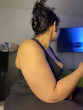 Carola-Ross online show from 10/28/25, 05:26