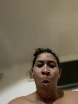 Snapshot of Carola-Ross chatting on 03/22/26, 02:42 Carola-Ross online show from 03/22/26, 02:42