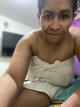 Snapshot of Carola-Ross chatting on 04/18/26, 07:07 Carola-Ross online show from 04/18/26, 07:07