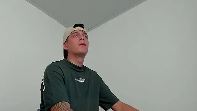 hugosan12 online show from 02/15/25, 03:06