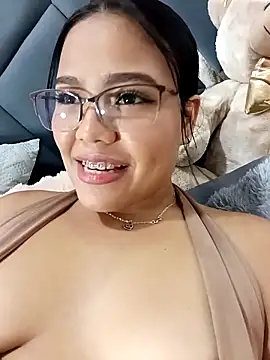 Snapshot of anahi_evans19 chatting on 11/23/25, 08:52 anahi evans19 online show from 11/23/25, 08:52